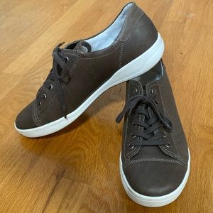 Josef Seibel Caren Sneaker size 39, US size 8